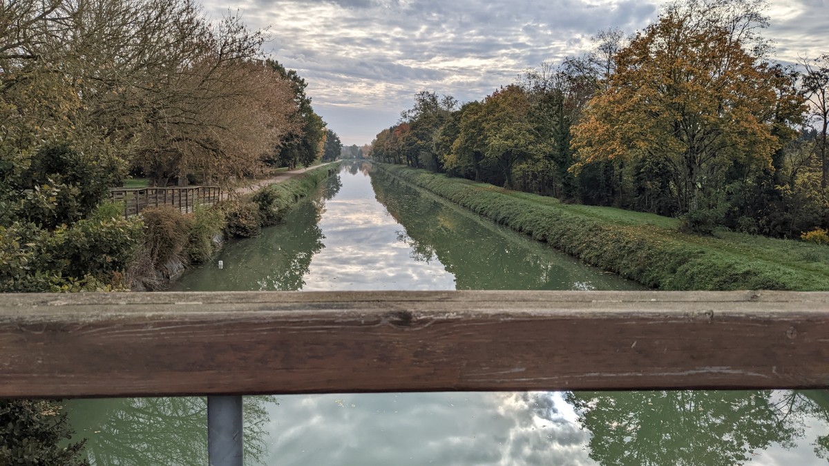 View from a bridge along the Canal de Garonne