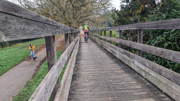 Biking on a ramp along the Canal de Garonne